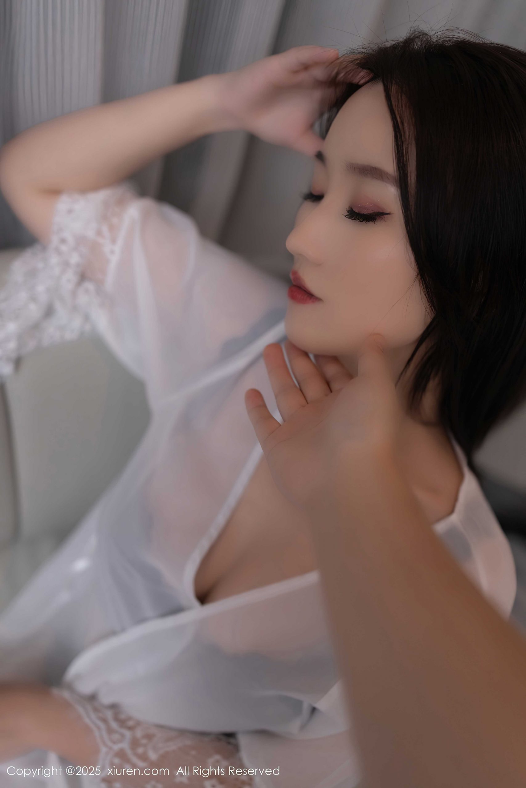杏子Yada性感灰色瑜伽服露紫色内衣秀曼妙身姿[77]